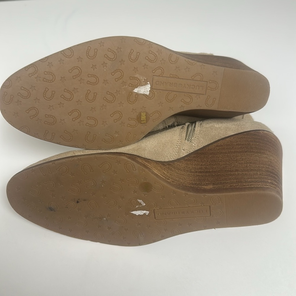 NWT Lucky Brand Women Wadier Wedge Tan Taupe Suede Ankle Boots Booties Size 9.5 - Picture 6 of 12